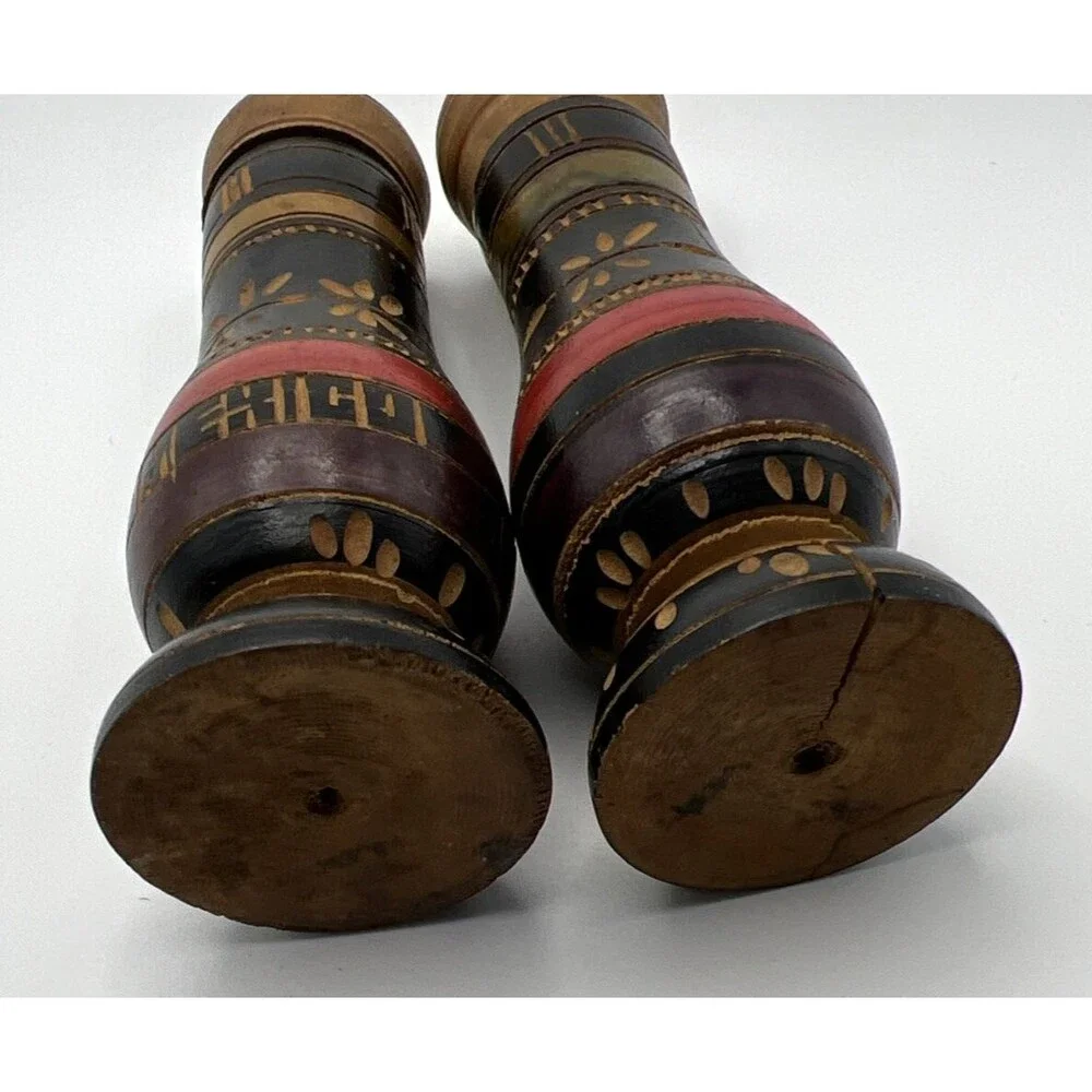 Vintage Salt/Pepper Shakers From Mexico Wooden, is Some Cracking